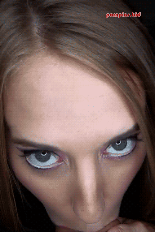 Девушка с большими глазами делает минет (81 фото) - секс и порно kingplayclub.ru